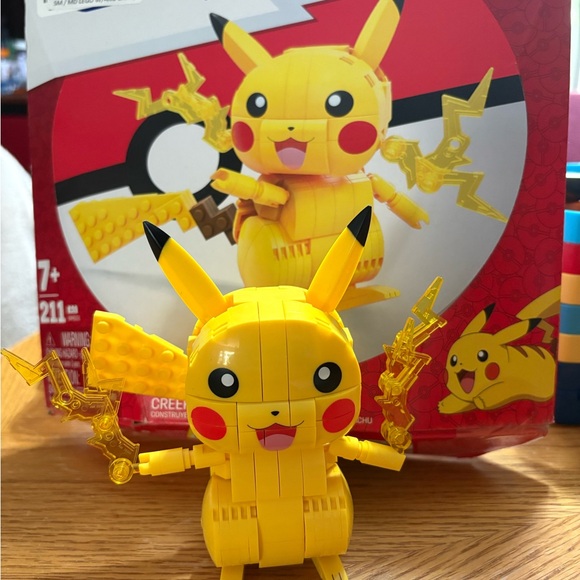 Pikachu Yellow Building Set - Picture 1 of 1